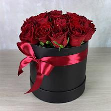Цветочная композиция из Розы в шляпной коробке в Черноморском